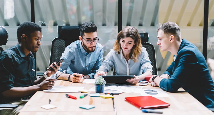 Generația Z pune mai mult accent pe învățare și oportunitățile de avansare în carieră decât pe salariu