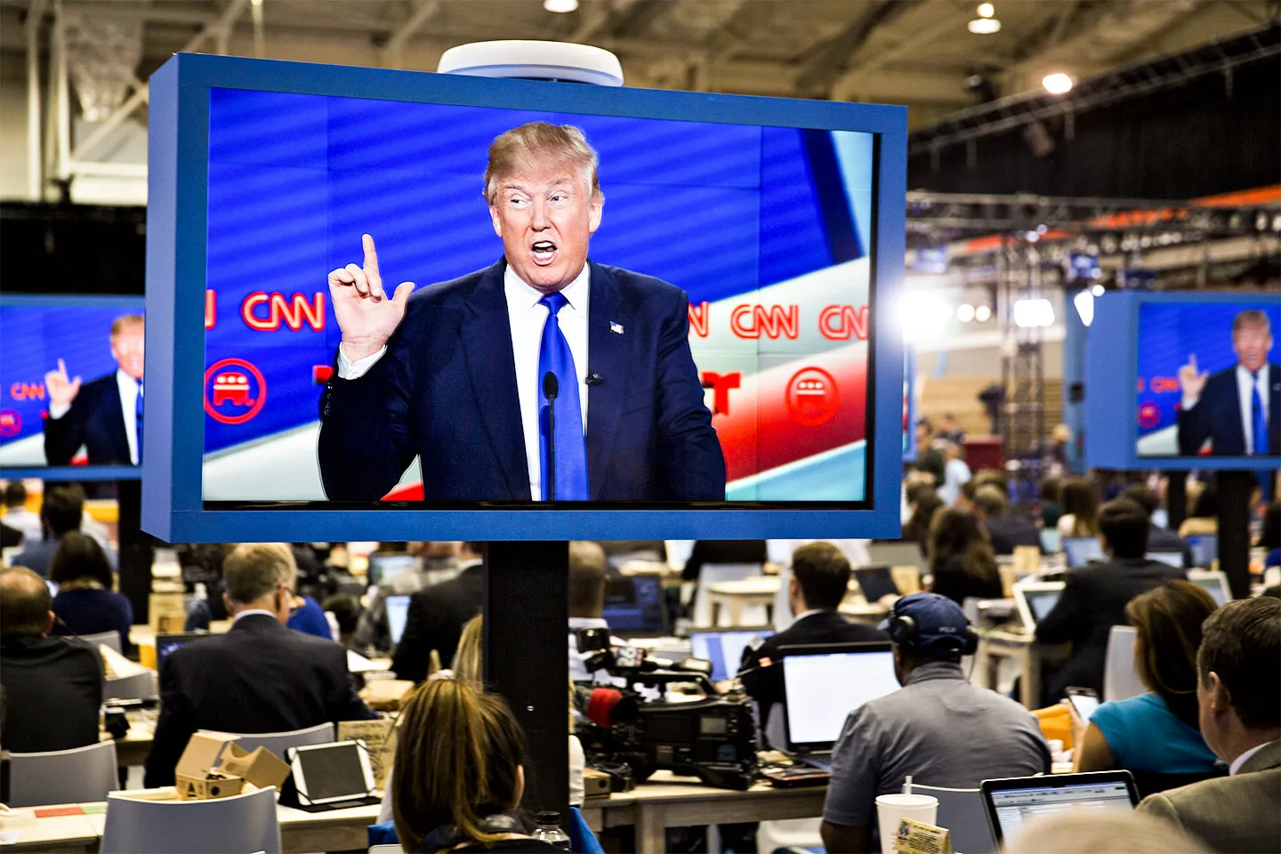 Victoria lui Donald Trump a fost un șoc pentru Partidul Democrat. Cum au reacționat televiziunile din SUA