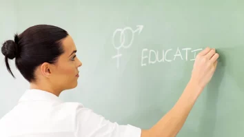 Elevii vor să introducă educația sexuală în toate școlile: „Au fost mulți profesori formați de organizații neguvernamentale, de medici”