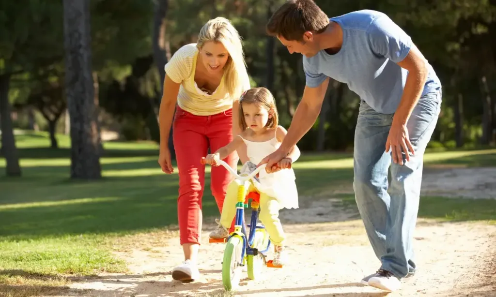 Panda parenting este stilul de educație care îi oferă copilului încredere și siguranță. Consilier: „Învățarea prin expriențe este foarte valoroasă”