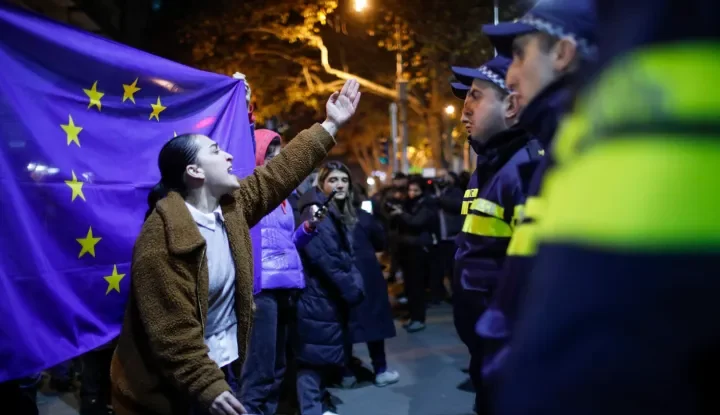 Proteste în Georgia. Partidul de guvernământ a declarat că țara va suspenda discuțiile privind aderarea la Uniunea Europeană până în 2028