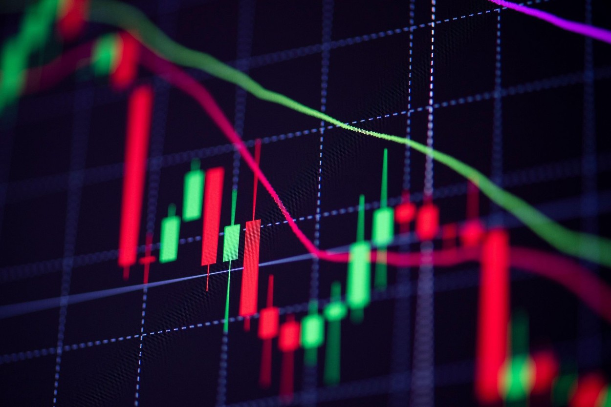 Bursele încep să scadă după ce Ucraina a lovit în Rusia cu rachete fabricate în SUA. Wall Street pierde 1%, toate bursele europene sunt pe minus