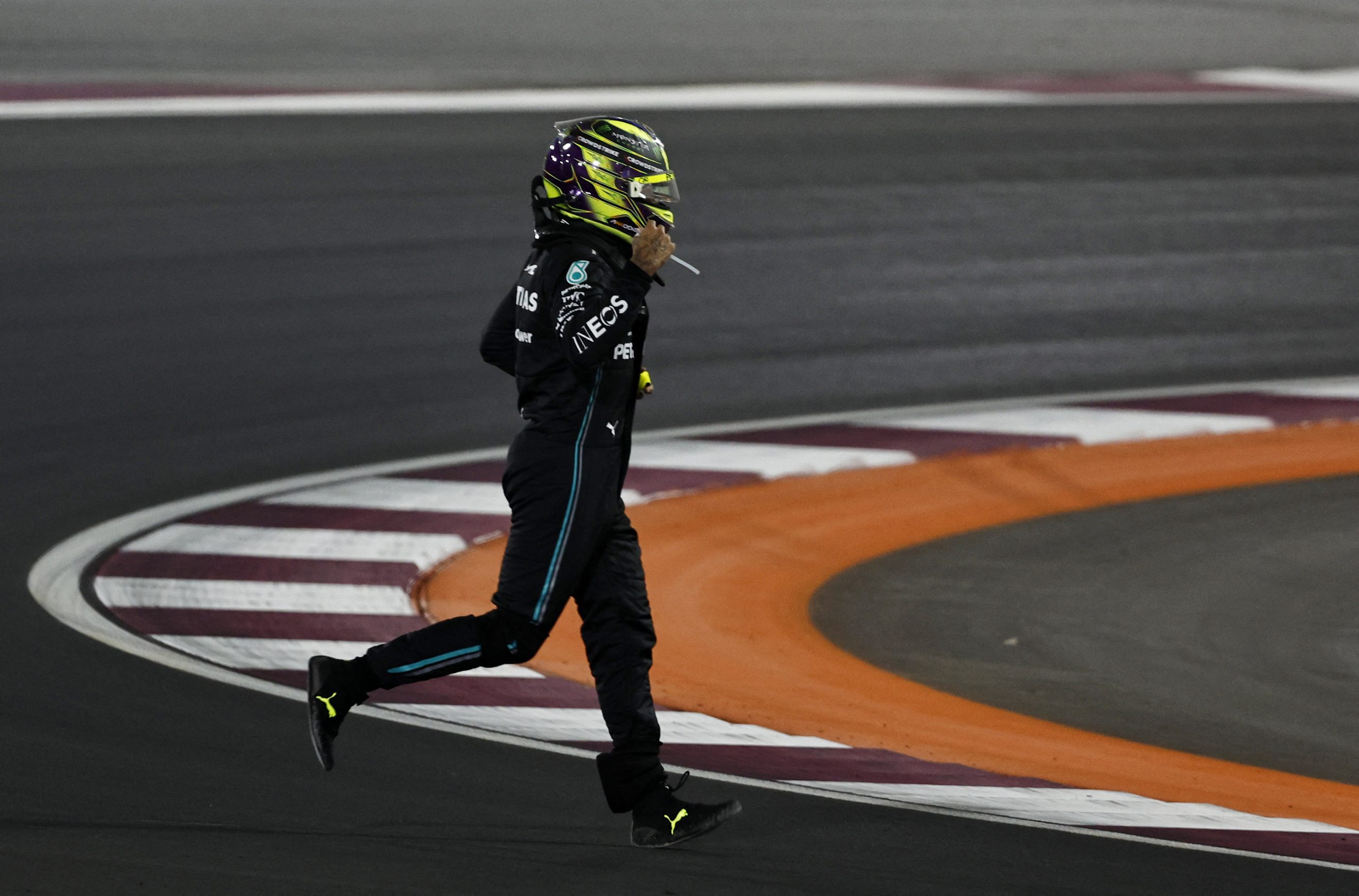 Lewis Hamilton a reușit doar al șaptelea timp în calificările pentru cursa Sprint de Formula 1 din Qatar: „Nu mai sunt rapid”