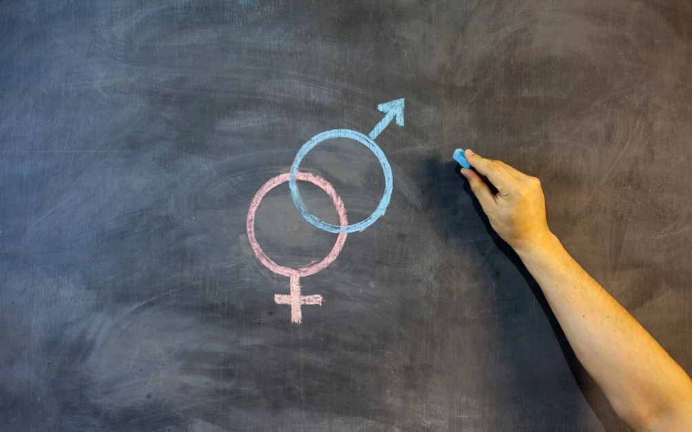 România încă nu are educație sexuală în școli. Consiliul Național al Elevilor cere urgent o schimbare