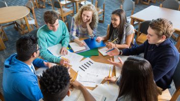 Programul Erasmus vine cu numeroase beneficii pentru studenți. Claudia Culea: „M-a ajutat să mă responsabilizez și să învăț foarte multe lucruri”