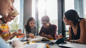 Tinerii din Gen Z sunt afectați de situația economică a țării. Sociolog: „Ei devin mai motivați să lupte pentru ce își doresc”