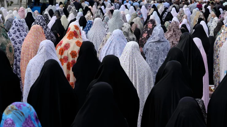 Iranul anunță o „clinică de tratament” pentru femeile care sfidează legile stricte privind hijab-ul