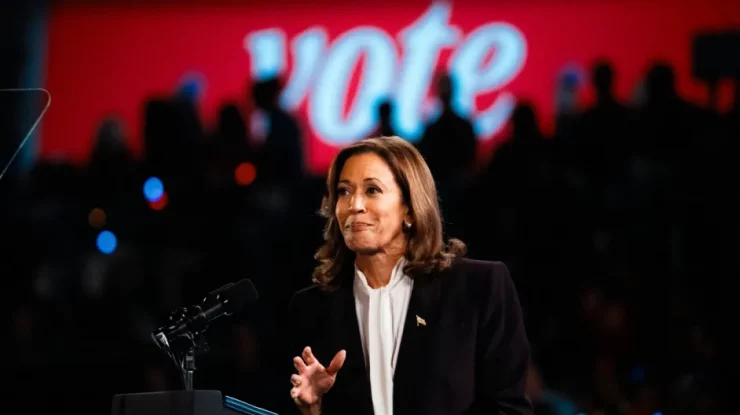 Kamala Harris l-a sunat Președintele ales Donald Trump. Democrata urmează să susțină un discurs