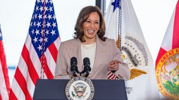 Alegerile prezidențiale din SUA se desfășoară cu o participare record la votul anticipat. Care sunt temele principale în competiția dintre Harris și Trump