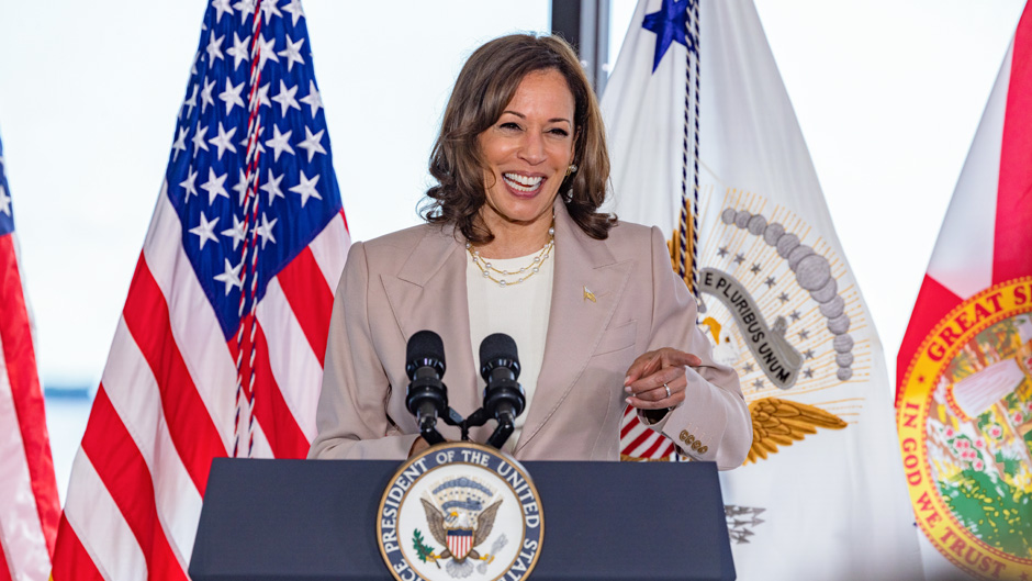 Alegerile prezidențiale din SUA se desfășoară cu o participare record la votul anticipat. Care sunt temele principale în competiția dintre Harris și Trump