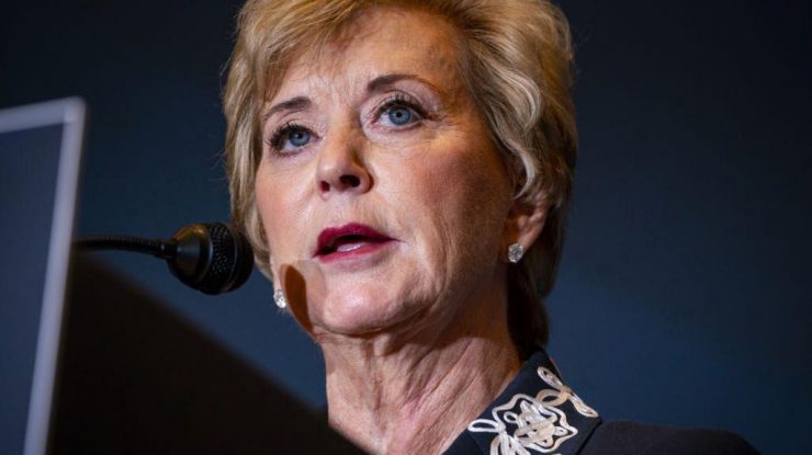 Donald Trump a ales-o pe Linda McMahon, co-președinta sa de tranziție,  candidată în funcția de ministru al Educației