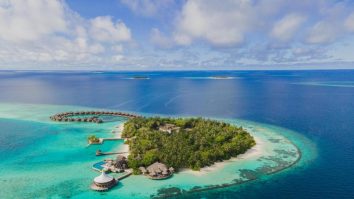 Unde mergi pentru lux și relaxare? Baros Maldives este un resort exclusivist cu vile pe apă și pe plajă