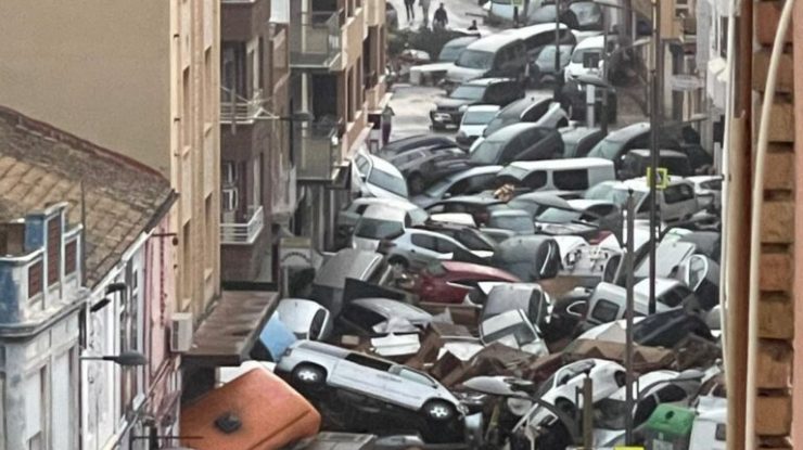 Sunt fotografiile din Valencia făcute cu Inteligența Artificială sau nu?