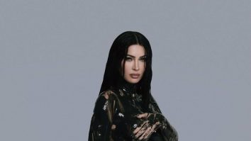 Megan Fox și-a anunțat sarcina într-o postare pe Instagram. Actrița a apărut acoperită cu „vopsea neagră”