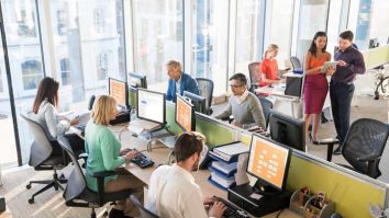 Generația Z preferă Inteligența Artificială în detrimentul managerilor. Antreprenor: „Utilizarea A.I.-ului aduce riscuri legate de etică, confidențialitate și securitate”