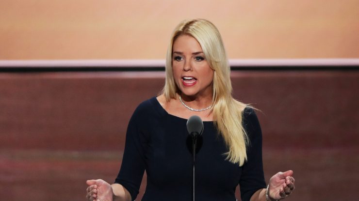 Trump o alege pe Pam Bondi pentru funcția de procuror general al SUA după retragerea lui Gaetz