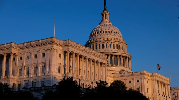 Republicanii câștigă controlul Senatului SUA. Trump conduce cursa prezidențială