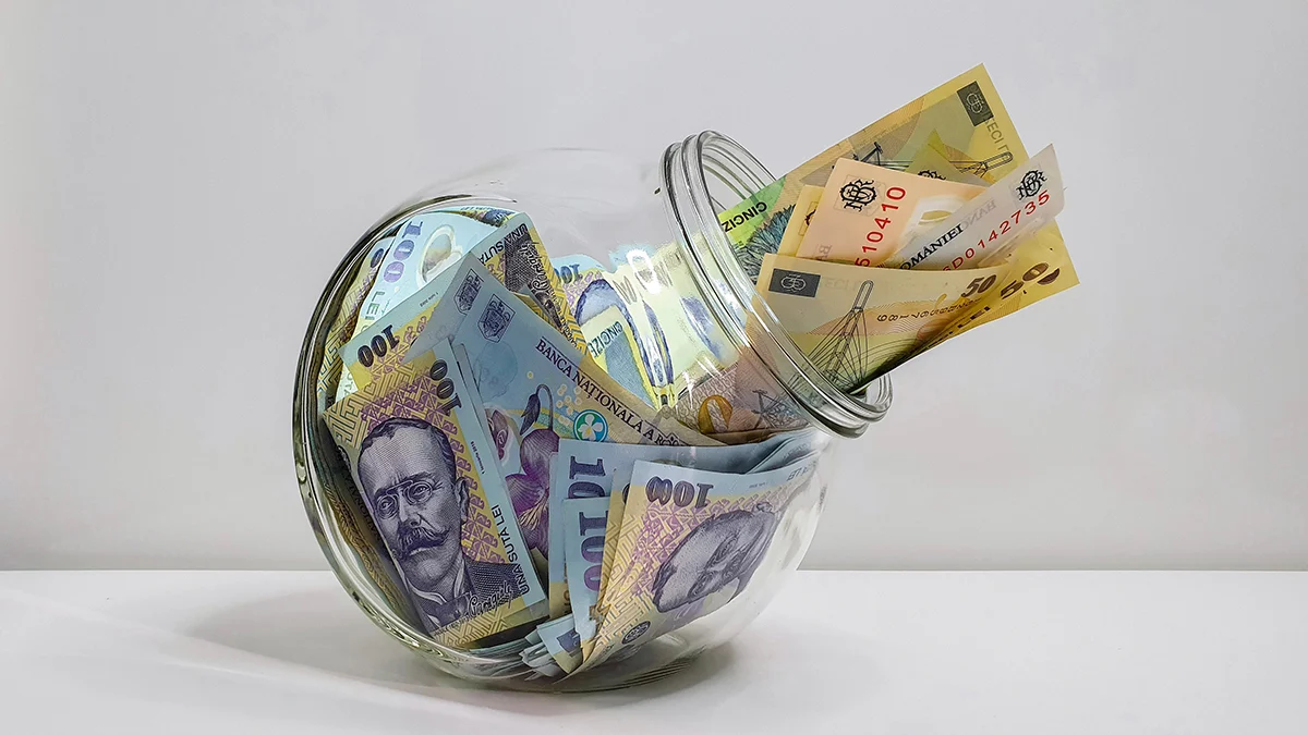 Banii la saltea se devalorizează: Ce alternative de gestionare a bugetului recomandă experții