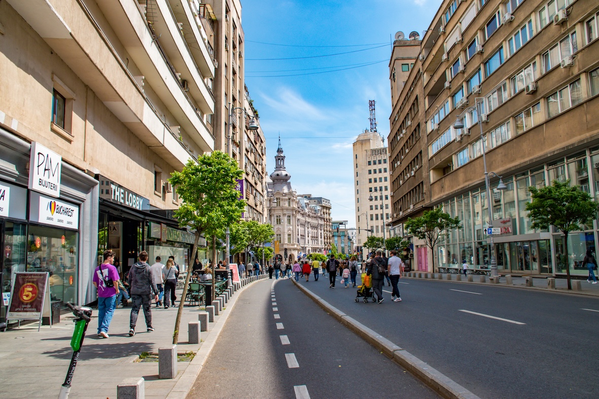 „Străzi deschise”: Calea Victoriei redevine pietonală în weekend-uri. Care sunt restricțiile de trafic