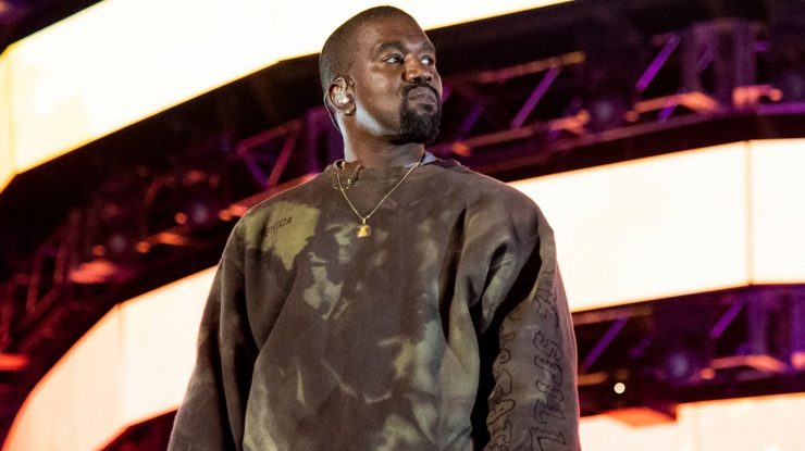 Kanye West a fost acuzat de agresiune sexuală pe platourile de filmare. Acesta a strangulat și supus unor acte de violență un model