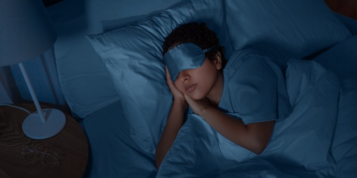 Utilizatorii TikTok transformă somnul într-un ritual de îngrijire personală. Ce este „Sleepaxxing”