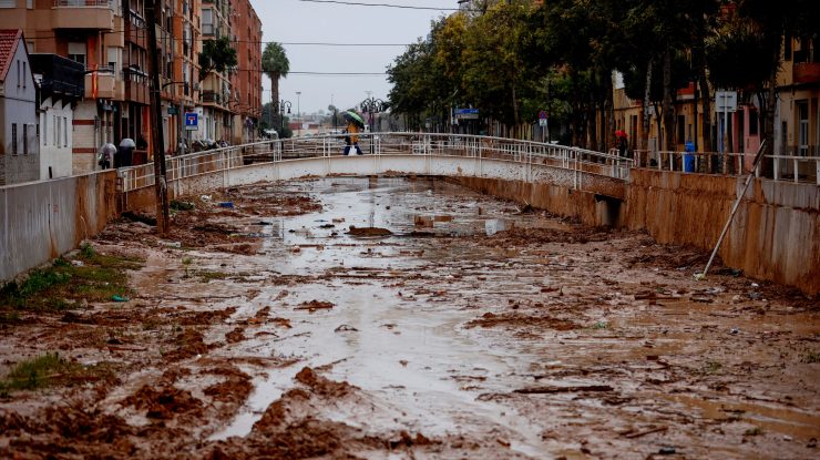Mai multe școli au fost închise și persoane evacuate din cauza ploii torențiale care revine în Spania. Ce zone sunt afectate
