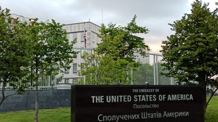 SUA își închid temporar ambasada din Kiev din cauza unei posibile amenințări aeriene