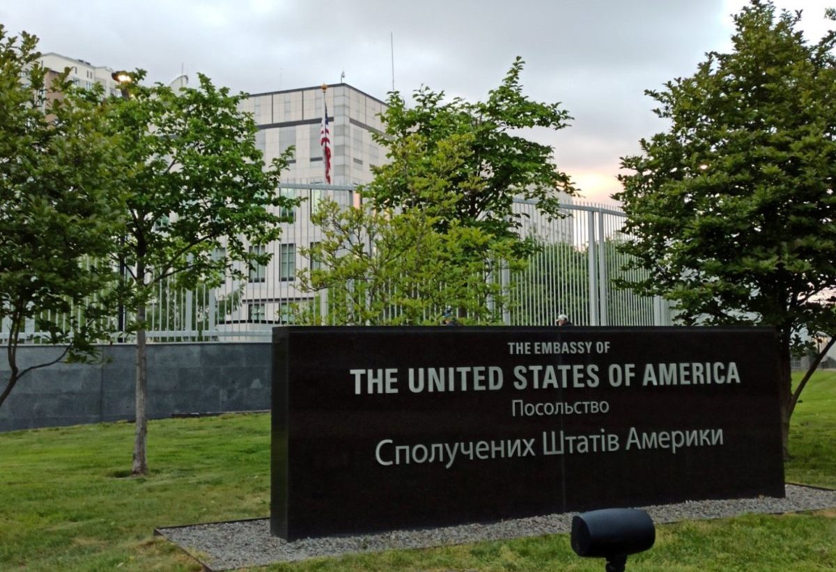 SUA își închid temporar ambasada din Kiev din cauza unei posibile amenințări aeriene