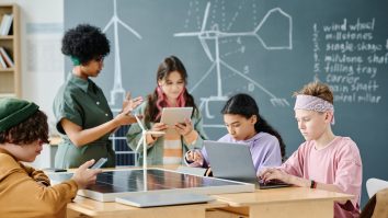 Rolul A.I. în viitorul educației: Cum folosesc profesorii inteligența artificială în sala de clasă