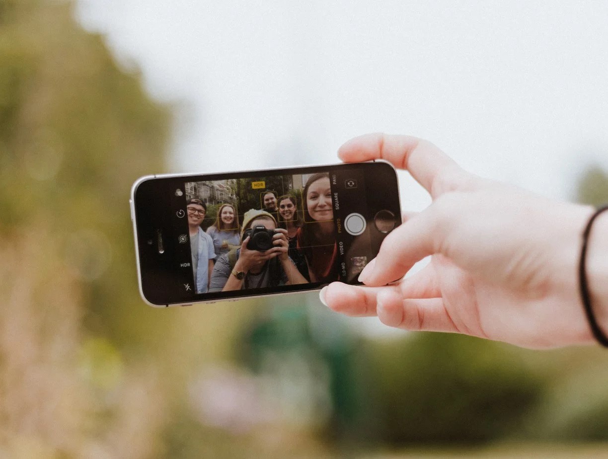 Hoarding disorder: O tulburare mintală modernă a selfie-urilor