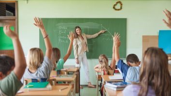 Tinerii din România nu mai vor să fie profesori și aleg alte job-uri mai bine plătite. Profesor universitar: „Salariile sunt neatractive în comparație cu alte domenii”