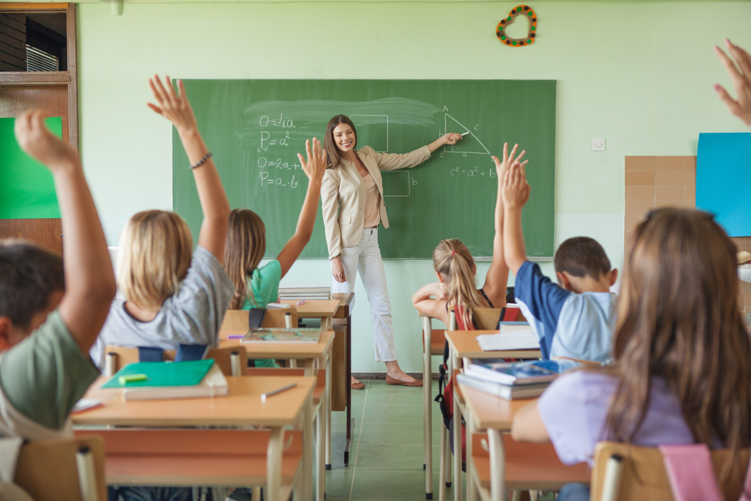 Tinerii din România nu mai vor să fie profesori și aleg alte job-uri mai bine plătite. Profesor universitar: „Salariile sunt neatractive în comparație cu alte domenii”