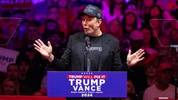 Elon Musk duce Tesla la 1 trilion de dolari după victoria lui Donald Trump