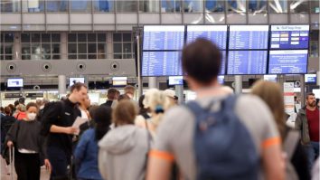 România este pe primul loc în Europa la procentul de zboruri întârziate. Ce țări excelează la capitolul punctualitate