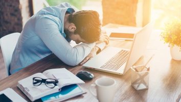 Toxic productivity ne consumă sănătatea mentală  și relațiile. Ce impact are asupra angajatului