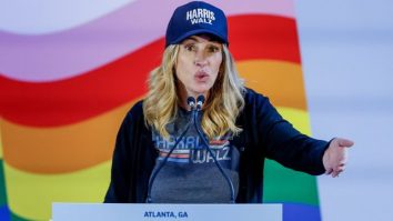 Donald Trump a exprimat dezamăgire față de Julia Roberts pentru că a narat un spot pro-Harris. Acesta subliniază că votul femeilor este o alegere personală
