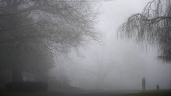 Cum e vremea? Vântul prinde putere în sudul țării, în timp ce soarele își face apariția de mâine în vest și centru