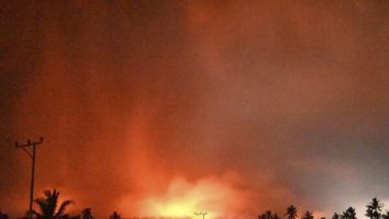 Vulcanul Lewotobi Laki Laki din Indonezia erupe pentru a doua oară într-o săptămână