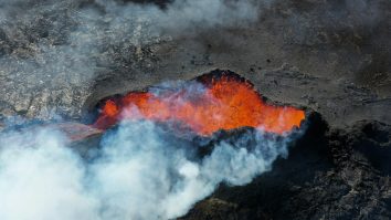 Erupția Vulcanului Lewotobi Laki-Laki din Indonezia provoacă moartea a nouă persoane și evacuări în masă