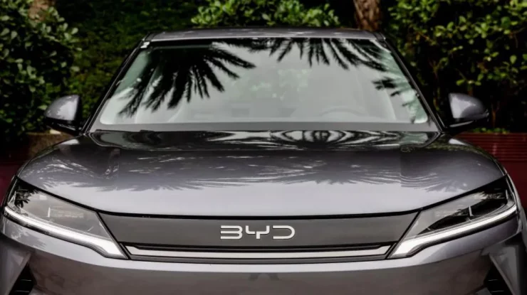 Brazilia suspendă construcția unei fabrici a companiei chineze BYD. Muncitorii trăiau în condiții inacceptabile, asemănătoare cu sclavia