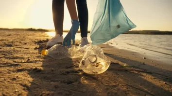 Peste 3 miliarde de ambalaje au fost reciclate în România. Activist de mediu: „În țară sunt nenumărate gropi în care oamenii își aruncă gunoaiele”