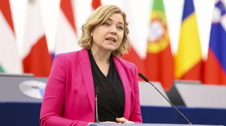 Comisia Europeană impune TikTok un ultimatum. Compania are 24 de ore în care să trimită informații și observații despre campania lui Călin Georgescu