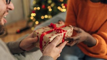 Cum folosești Inteligența Artificială pentru a face cumpărături de sărbători? Un jurnalist britanic a găsit soluția