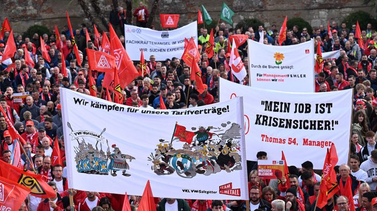 Motorul economiei europene încetinește. Va avea loc o grevă la uzinele Volkswagen din Germania