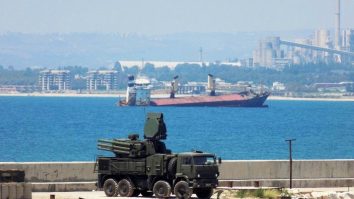 Israelul distruge ținte strategice în Siria, în timp ce forțele Rusiei părăsesc baza navală Tartus