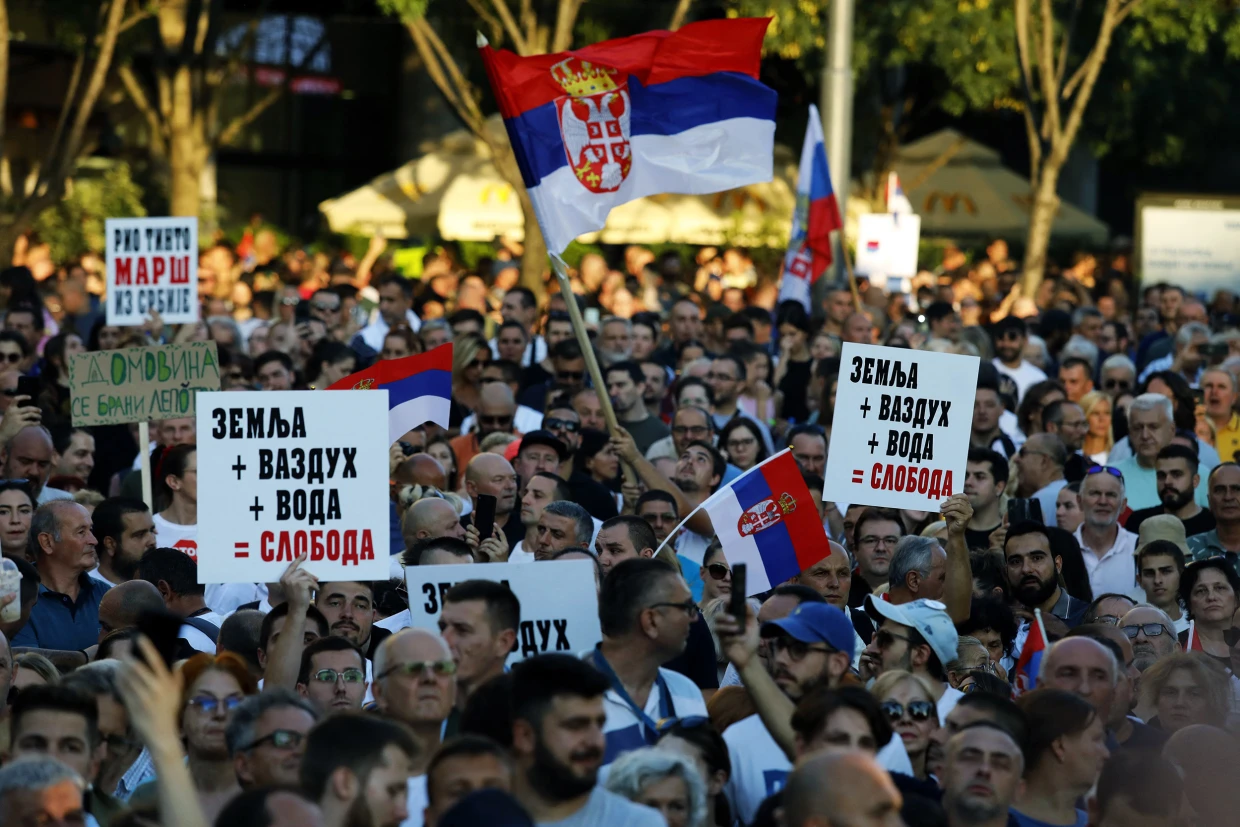 Proteste masive anti-corupție în Serbia după tragedia din Novi Sad: „Sângele este pe mâinile tale!”
