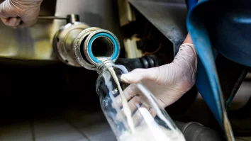 Gripa aviară cauzează probleme în SUA. Consumarea laptelui crud este unul dintre principalii factori