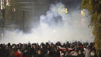 Protestele continuă în Georgia. Liderul unuia dintre partidele de opoziție a fost reținut de poliție