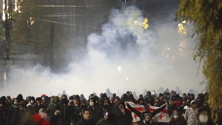 Protestele continuă în Georgia. Liderul unuia dintre partidele de opoziție a fost reținut de poliție