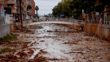 Oamenii din Valencia caută soluții după ce inundațiile devastatoare au afectat grav aproximativ 48.000 de afaceri din zonă